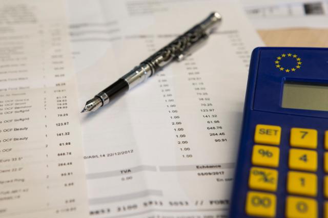 Calculator and fountain pen on sheet of paper © European Union 2017